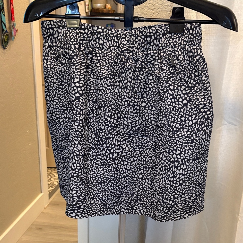 Lou & Grey Black and White Patterned Mini Skirt